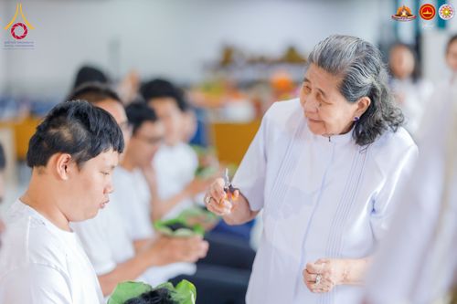 ภาพ No.284464:วันพุธที่ 17  ธันวาคม พ.ศ.2568  พิธีปลงผมนาคธรรมทายาท  โครงการบรรพชาสามเณรและบวชอุบาสิกาแก้ว  ณ วิทยาลัยศรีวิจายา (Sekolah Tinggi Agama Buddha Negeri Sriwijaya) เมืองตังเกอรัง จังหวัดบันเตน ประเทศอินโดนีเซีย