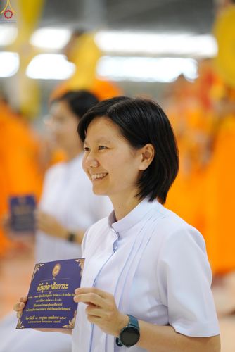 ภาพ No.339063:วันอาทิตย์ที่ 12 กรกฎาคม พ.ศ.2569 พิธีมุทิตาผู้สอบได้เปรียญธรรม ประโยค 1-2 ถึง ป.ธ.9 และ บ.ศ.1-2 ถึง บ.ศ.6 สำนักศาสนศึกษาวัดพระธรรมกาย ประจำปี 2569, พิธีมอบตราตั้งแต่งตั้งอาจารย์ใหญ่ สำนักศาสนศึกษาวัดพระธรรมกาย
