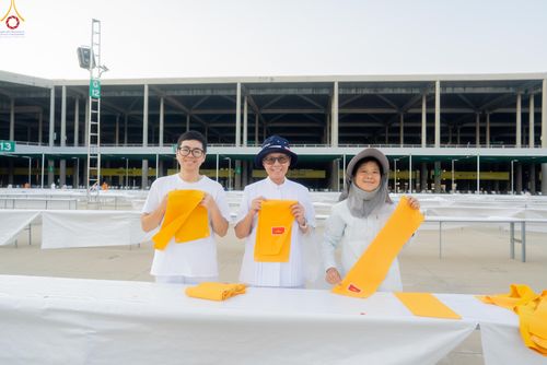 ภาพ No.321217:วันที่ 10-11 เมษายน พ.ศ.2569 การเตรียมกล่องไทยธรรม และการติดผ้ารับประเคน เพื่องานถวายมหาสังฆทาน 40,000 กว่าวัดทั่วประเทศ วันคุ้มครองโลก 22 เมษายน พ.ศ.2569 วัดพระธรรมกาย