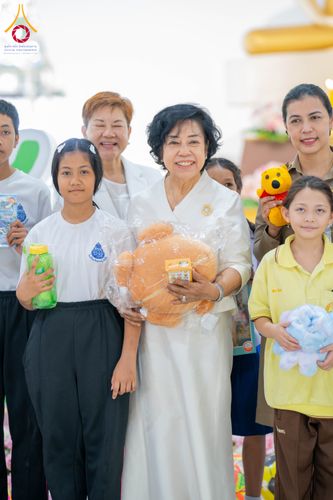 ภาพ No.291056:วันจันทร์ที่ 5 มกราคม พ.ศ. 2569  วัดพระธรรมกาย มูลนิธิธรรมกาย  จัดพิธีมอบของขวัญสนับสนุนการจัดกิจกรรมงานวันเด็กแห่งชาติ ประจำปี พ.ศ. 2569 ให้แก่องค์กรภาคีเครือข่ายกว่า 200 องค์กร ณ วัดพระธรรมกาย อ.คลองหลวง จ.ปทุมธานี