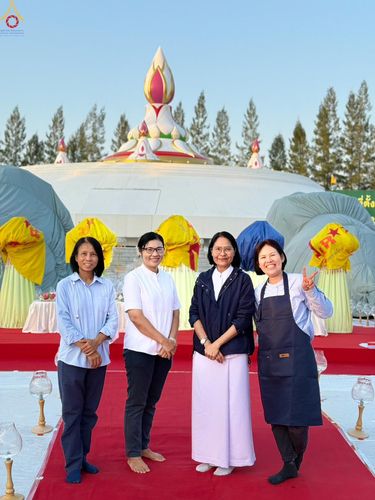 ภาพ No.300543:ภาพเบื้องหลังอาสาสมัครรวมใจ ชุดที่ 3 ในโครงการธรรมยาตรา กตัญญูบูชา มหาปูชนียาจารย์ พระมงคลเทพมุนี(สด จนฺทสโร) พระผู้ปราบมาร อนุสรณ์สถาน 7 แห่ง ปีที่ 14