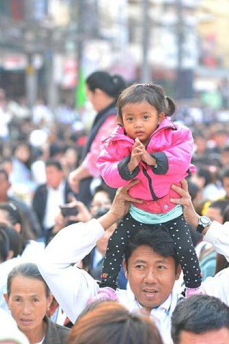 ภาพ No.15821:ประมวลภาพตักบาตรพระ 3 แผ่นดิน พระ 10,000 รูป ปีที่ 2 จ.เชียงราย