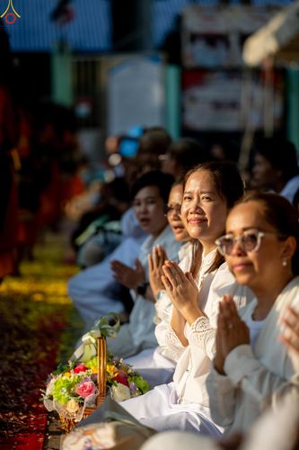 ภาพ No.295152:วันที่ 14 มกราคม พ.ศ. 2569 พิธีต้อนรับพระธรรมยาตรา อนุสรณ์สถานลำดับที่ 4  สถานที่เกิดด้วยกายธรรม ณ วัดโบสถ์บน ต.บางคูเวียง จ.นนทบุรี ในโครงการธรรมยาตรา กตัญญูบูชา มหาปูชนียาจารย์ พระมงคลเทพมุนี(สด จนฺทสโร) พระผู้ปราบมาร อนุสรณ์สถาน 7 แห่ง ปีที่ 14
