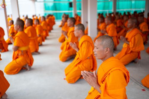 ภาพ No.300030:วันที่ 22 มกราคม พ.ศ.2569 พระธรรมยาตราปฏิบัติธรรม และถ่ายภาพหมู่ประวัติศาสตร์ ณ อาคารธรรมยาตรา กตัญญูบูชามหาปูชนียาจารย์  ตรงข้ามวัดปากน้ำภาษีเจริญ จ.กรุงเทพมหานคร ในโครงการธรรมยาตรา กตัญญูบูชา มหาปูชนียาจารย์ พระมงคลเทพมุนี(สด จนฺทสโร) พระผู้ปราบมาร อนุ