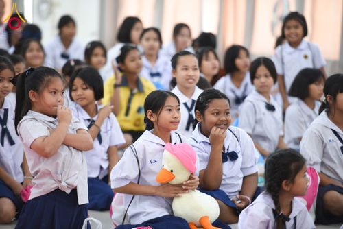 ภาพ No.282089:วันศุกร์ที่ 19 ธันวาคม พ.ศ. 2568 พิธีมอบโล่และใบประกาศเกียรติคุณ โครงการเจริญพระพุทธมนต์ธัมมจักกัปปวัตตนสูตร และวันรวมพลังเด็กดีV-Star ดาวแห่งความดี ผู้นำฟื้นฟูศีลธรรมโลกจังหวัดสระบุรี ณ ศูนย์ปฏิบัติธรรมสระบุรี