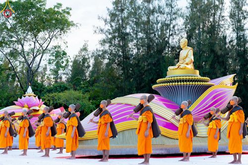 ภาพ No.41197:ประมวลภาพธรรมยาตรา ปฏิบัติธรรมและบันทึกภาพประวัติศาสตร์ ธรรมยาตรา ปีที่ 10