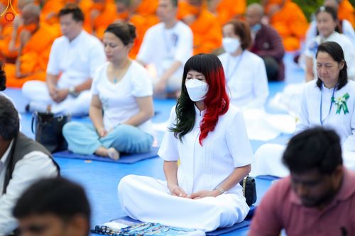 ภาพ No.78189:พิธีจุดประทีปและเวียนประทักษิณถวายเป็นพุทธบูชา ในโครงการบรรพชาสามเณรหมู่ ณ ลุมพินีวัน ประเทศเนปาล  วันที่ 16 มีนาคม พ.ศ. 2566