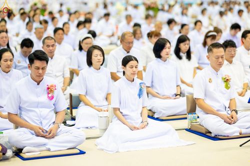 ภาพ No.345545:วันพฤหัสบดีที่ 27 สิงหาคม พ.ศ.2569 พิธีภาคสาย ปฏิบัติธรรมร่วมกัน เนื่องในวันธรรมชัย ณ สภาธรรมกายสากล วัดพระธรรมกาย