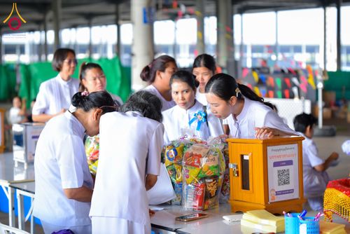 ภาพ No.320696:วันที่ 11 เมษายน พ.ศ.2569 พิธีตักบาตรฉลองสามเณรใหม่ โครงการบรรพชาสามเณรกล้าตะวัน ณ มหารัตนวิหาคด คอร์ 25 ชั้น 2 วัดพระธรรมกาย