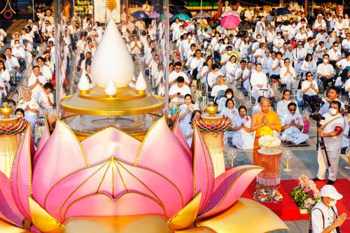 ภาพ No.296840:วันที่ 17 มกราคม พ.ศ. 2569 พิธีจุดประทีปถวายเป็นพุทธบูชา และบูชาธรรมมหาปูชนียาจารย์  ณ วัดโบสถ์บน ต.บางคูเวียง จ.นนทบุรี อนุสรณ์สถานลำดับที่ 4 สถานที่เกิดด้วยกายธรรม ในโครงการธรรมยาตรา กตัญญูบูชา มหาปูชนียาจารย์ พระมงคลเทพมุนี(สด จนฺทสโร) พระผู้ปราบมาร อ