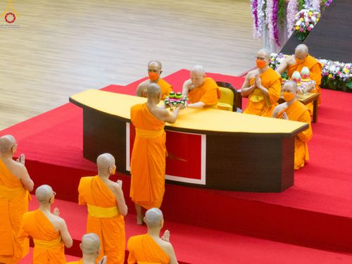 ภาพ No.84721:พิธีบรรจุพระบรมสารีริกธาตุภายในเกตุดอกบัวตูม องค์พระประธาน ณ ห้องแก้วสารพัดนึก 2 วัดพระธรรมกาย ในวันอาสาฬหบูชา อังคารที่ 1 สิงหาคม พ.ศ.2566