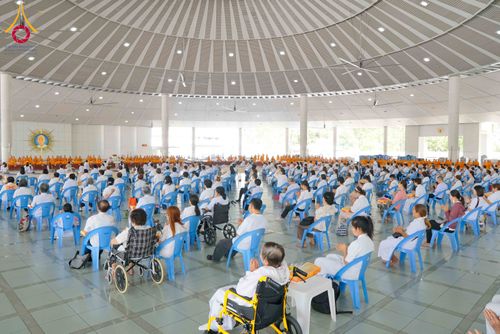 ภาพ No.315459:วันที่ 21 มีนาคม พ.ศ. 2569 พิธีถวายภัตตาหารเมนูสวรรค์ เพื่อการบรรลุธรรม ณ หอฉันคุณยายอาจารย์ฯ วัดพระธรรมกาย