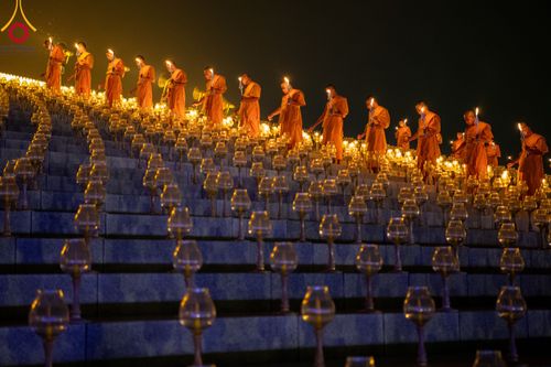 ภาพ No.90279:พิธีจุดประทีป 20,000 ดวง บูชาพระมหาธรรมกายเจดีย์ และบูชาพระมงคลเทพมุนี(สด จนฺทสโร) พระผู้ปราบมาร วันอังคารที่ 10 ตุลาคม พ.ศ. 2566 ณ ลานธรรมพระมหาธรรมกายเจดีย์ วัดพระธรรมกาย จ.ปทุมธานี