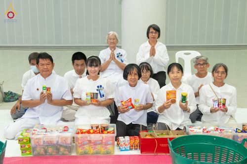 ภาพ No.322853:วันเสาร์ที่ 18 เมษายน พ.ศ. 2569 ตักบาตรฉลองพระใหม่ โครงการอุปสมบทหมู่ธรรมทายาท ระดับอุดมศึกษา รุ่นที่ 53 ภาคฤดูร้อน  ณ ฟ้องปฏิบัติธรรม ชั้นลอย 1/2 มหารัตนวิหารคด คอร์ 13 วัดพระธรรมกาย