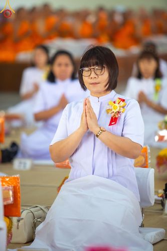 ภาพ No.205708:พิธีสวดพระพุทธมนต์ และถวายภัตตาหารเมนูสวรรค์แด่พระภิกษุ สามเณร วันจันทร์ที่ 3 กุมภาพันธ์ พ.ศ. 2568 ณ หอฉันคุณยายอาจารย์ฯ วัดพระธรรมกาย