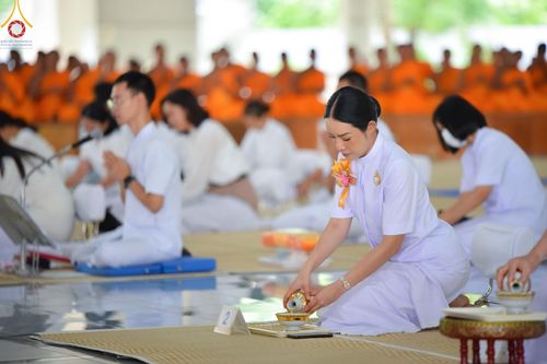 ภาพ No.144642:ชาวอำเภอคลองหลวง จังหวัดปทุมธานี ถวายเทียนพรรษามหามงคล เนื่องในเทศกาลเข้าพรรษา ประจำปี 2567 แด่คณะสงฆ์วัดพระธรรมกาย  วันพฤหัสบดีที่ 18 กรกฎาคม พ.ศ. 2567