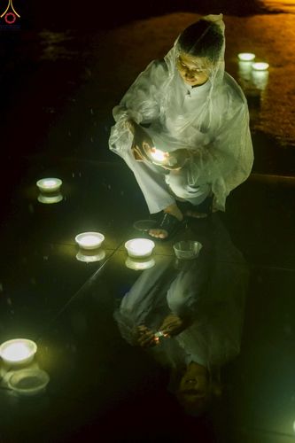 ภาพ No.244235:วันที่ 7 กันยายน พ.ศ. 2568 พิธีจุดประทีป วันครูผู้ค้นพบวิชชาธรรมกาย ณ ลานธรรมฯ และวิหารคด วัดพระธรรมกาย