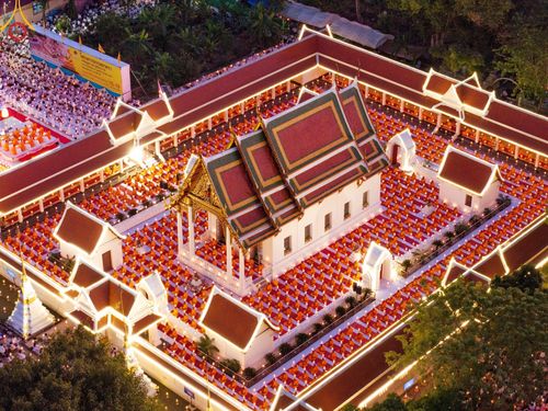 ภาพ No.197173:พิธีจุดประทีปถวายเป็นพุทธบูชา และบูชาธรรมมหาปูชนียาจารย์ ณ วัดโบสถ์(บน) ตำบลบางคูเวียง อำเภอบางกรวย จังหวัดนนทบุรี ในโครงการธรรมยาตรา กตัญญูบูชา มหาปูชนียาจารย์ พระมงคลเทพมุนี(สด จนฺทสโร) พระผู้ปราบมาร อนุสรณ์สถาน 7 แห่ง ปีที่ 13 วันที่ 18 มกราคม พ.ศ. 25