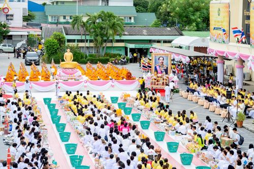 ภาพ No.241912:วันอาทิตย์ที่ 31 สิงหาคม พ.ศ. 2568 พิธีทำบุญแด่คณะสงฆ์ 122 รูป ฉลอง 121 ปี อำเภอคลองหลวง จ.ปทุมธานี เพื่อนำส่งช่วยเหลือคณะสงฆ์ 323 วัด 4 จังหวัดชายแดนภาคใต้ และช่วยเหลือประชาชนจากเหตุปะทะ แนวชายแดนไทย-กัมพูชา ณ บริเวณหน้าที่ว่าการอำเภอคลองหลวง 