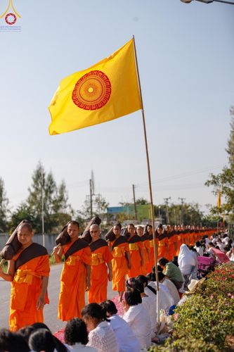 ภาพ No.193284:พิธีต้อนรับพระธรรมยาตรา ณ อนุสรณ์สถาน สถานที่เกิดในเพศสมณะ วัดสองพี่น้อง อำเภอสองพี่น้อง จังหวัดสุพรรณบุรี ในโครงการธรรมยาตรา กตัญญูบูชา มหาปูชนียาจารย์ พระมงคลเทพมุนี(สด จนฺทสโร) พระผู้ปราบมาร อนุสรณ์สถาน 7 แห่ง ปีที่ 13 วันที่ 11 มกราคม พ.ศ. 2568