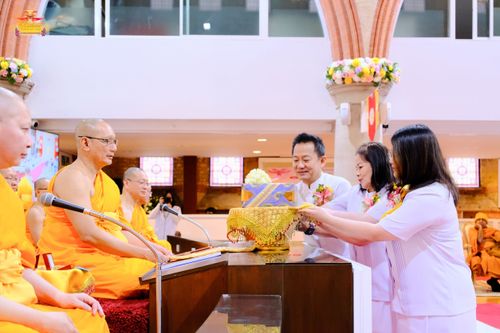 ภาพ No.169414:พิธีทอดกฐินสามัคคี เพื่อสนับสนุนการเผยแผ่พระพุทธศาสนาวิชชาธรรมกาย ณ วัดพระธรรมกายลอนดอน สหราชอาณาจักร วันอาทิตย์ที่ 20 ตุลาคม พ.ศ. 2567