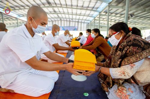 ภาพ No.75954:พิธีบรรพชาสามเณร ณ วัดปันชารี สันติปูร์ อรัญกฏิ เมืองคาร์กาชารี ประเทศบังกลาเทศ วันที่ 10 กุมภาพันธ์ พ.ศ. 2566