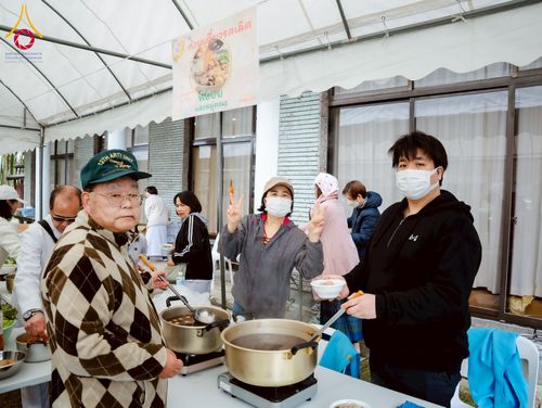 ภาพ No.220910:วันที่ 13 เมษายน พ.ศ. 2568 พิธีโปรยรัตนชาติปฐมเริ่มสถาปนาเจดีย์ และ พิธีเปิดหมู่บ้านปฏิบัติธรรม เพื่อการบรรลุธรรม ณ วัดป่าธรรมกายนานาชาติโทชิหงิ  ประเทศญี่ปุ่น