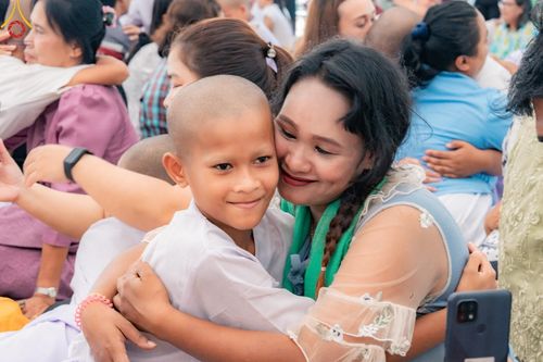 ภาพ No.133469:พิธีขอขมารับผ้าไตร, พิธีบรรพชาสามเณร, สามเณรออกบิณฑบาต ในโครงการบรรพชาสามเณร ฟื้นฟูพระพุทธศาสนาทั่วไทย  ณ ศูนย์ปฏิบัติธรรม และอบรมเยาวชนเมืองยะลา วันที่ 3 เมษายน พ.ศ. 2567