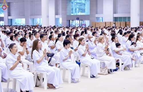 ภาพ No.159503:สัมมนาพิเศษและพิธีมอบองค์พระธรรมกาย 2,000 องค์ ณ ห้องแก้วสารพัดนึก 1 วัดพระธรรมกาย วันอาทิตย์ต้นเดือนที่ 6 ตุลาคม พ.ศ. 2567