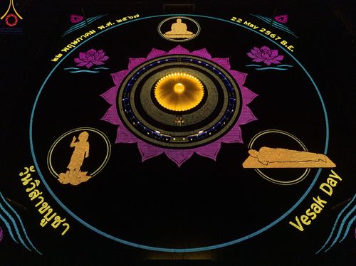 ภาพ No.279258:พิธีจุดวิสาขประทีป พิธีเวียนประทักษิณ ในวันวิสาขบูชา พุธที่ 22 พฤษภาคม พ.ศ. 2567 ( วันพระขึ้น 15 ค่ำ เดือน 6 ) ณ ลานธรรม พระมหาธรรมกายเจดีย์ วัดพระธรรมกาย จ.ปทุมธานี