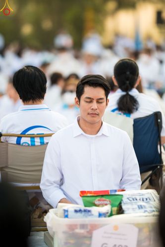 ภาพ No.110270:พิธีตักบาตรพระธรรมยาตราฯ ในโครงการธรรมยาตรากตัญญูบูชา มหาปูชนียาจารย์ พระมงคลเทพมุนี(สด จนฺทสโร) พระผู้ปราบมาร ปีที่ 12 ณ อนุสรณ์สถานลำดับที่ 2 สถานที่ตั้งมโนปณิธานบวชตลอดชีวิต อนุสรณ์สถานบางนางแท่น จ.นครปฐม วันที่ 11 มกราคม พ.ศ. 2567