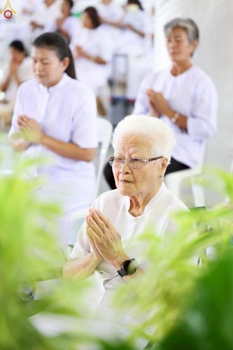 ภาพ No.251280:วันที่ 10 ตุลาคม พ.ศ. 2568 พิธีปฏิบัติธรรม ในวันคล้ายวันเกิด 141 ปี พระมงคลเทพมุนี (สด จนฺทสโร) พระผู้ปราบมาร ณ สภาธรรมกายสากล วัดพระธรรมกาย