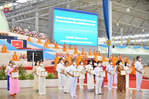 พิธีมอบใบประกาศเกียรติคุณองค์กรนานาชาติ และหน่วยงานที่ชักชวนคนร่วมโครงการนั่งสมาธิเพื่อสันติภาพโลกมากที่สุด วันอาทิตย์ที่ 1 มีนาคม พ.ศ. 2567 ณ สภาธรรมกายสากล วัดพระธรรมกาย