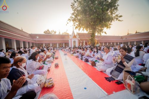 ภาพ No.112727:พิธีตักบาตรพระธรรมยาตราฯ ณ วัดสองพี่น้อง จ.สุพรรณบุรี วันที่ 15 มกราคม พ.ศ. 2567