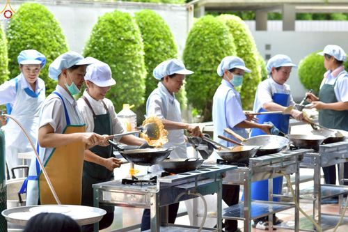 ภาพ No.231925:วันที่ 5 กรกฎาคม พ.ศ. 2568 พิธีถวายภัตตาหารเมนูสวรรค์ เพื่อการบรรลุธรรม ณ หอฉันคุณยายอาจารย์ฯ วัดพระธรรมกาย