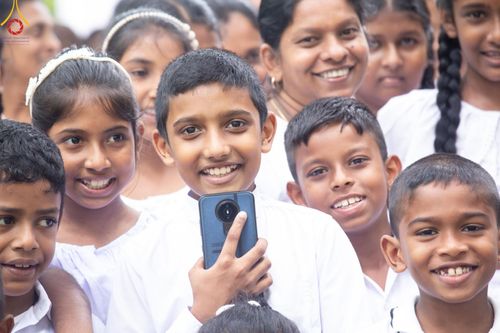 ภาพ No.140710:PhotoStory มหาศรัทธา ธรรมยาตราศรีลังกา EP.4 โครงการสยาม-ลังกา ธรรมยาตรา ฉลองเทศกาลวิสาขบูชาแห่งชาติ ศรีลังกา  บูชาธรรม 80 ปีหลวงพ่อธัมมชโย เส้นทางจาก เมืองดัมบูลลา ไปยัง เมืองมาตะเล  ตั้งแต่วันที่ 17-20 พฤษภาคม พ.ศ. 2567