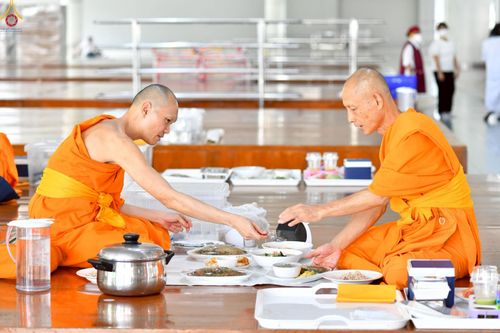 ภาพ No.230447:วันที่ 28 มิถุนายน พ.ศ. 2568 พิธีถวายภัตตาหารเมนูสวรรค์ เพื่อการบรรลุธรรม ณ หอฉันคุณยายอาจารย์ฯ วัดพระธรรมกาย