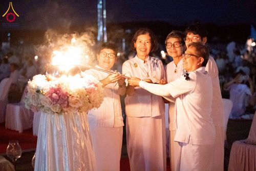 ภาพ No.266129:วันพุธที่ 5 พฤศจิกายน พ.ศ. 2568 (วันพระ ขึ้น 15 ค่ำ เดือน 12) พิธีจุดประทีปโคมลาน, โคมลอย และลอยกระทง ถวายประทีปเป็นพุทธบูชา สร้างความสว่างไสวให้กับแผ่นดินด้วยแสงธรรม ณ พุทธอุทยานนานาชาติ จังหวัดหนองคาย