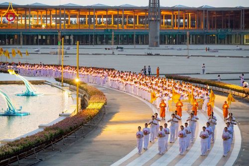 ภาพ No.224240:วันที่ 3-5 พฤษภาคม พ.ศ. 2568  กิจวัตร-กิจกรรมโครงการปฏิบัติธรรมอบรมศีลธรรม “บวชอุบาสิกาแก้ว” ถวายเป็นพระราชกุศล แด่พระบาทสมเด็จพระเจ้าอยู่หัว เนื่องในโอกาสมหามงคล “วันฉัตรมงคล” ณ วัดพระธรรมกาย อ.คลองหลวง จ.ปทุมธานี