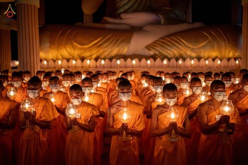 ภาพ No.76582:คณะสงฆ์และสามเณรบังกลาเทศ ปฎิบัติธรรมและจุดโคมประทีปถวายเป็นพุทธบูชา วันที่ 17 กุมภาพันธ์ พ.ศ. 2566