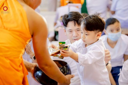 ภาพ No.277021:วันอาทิตย์ที่ 7 ธันวาคม พ.ศ. 2568 พิธีตักบาตรอาทิตย์ต้นเดือน ณ บ้านแก้วเรือนทองคุณยายฯ วัดพระธรรมกาย