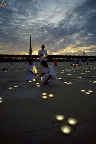 ภาพ No.241004:วันพุธที่ 27 สิงหาคม พ.ศ. 2568 พิธีจุดประทีป ในวันธรรมชัย ณ วัดพระธรรมกาย