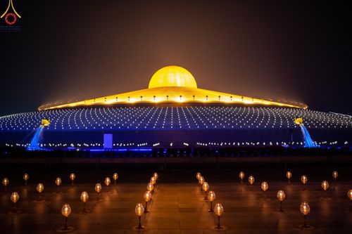 ภาพ No.122246:พิธีจุดประทีปถวายเป็นพุทธบูชา และบูชาธรรมมหาปูชนียาจารย์ พระมงคลเทพมุนี(สด จนฺทสโร) ในโครงการธรรมยาตรา กตัญญูบูชา มหาปูชนียาจารย์ พระมงคลเทพมุนี(สด จนฺทสโร) พระผู้ปราบมาร อนุสรณ์สถาน 7 แห่ง ปีที่ 12 วันที่ 31 มกราคม พ.ศ. 2567 ณ วัดพระธรรมกาย จ.ปทุมธานี (