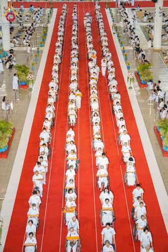 ภาพ No.134330:พิธีทอดผ้าป่าสมทบ มหาสังฆทาน 10,000 วัด ทั่วไทย วันอาทิตย์ต้นเดือนที่ 7 เมษายน พ.ศ.2567 ณ ห้องแก้วสารพัดนึก 1 สภาธรรมกายสากล  วัดพระธรรมกาย จ.ปทุมธานี