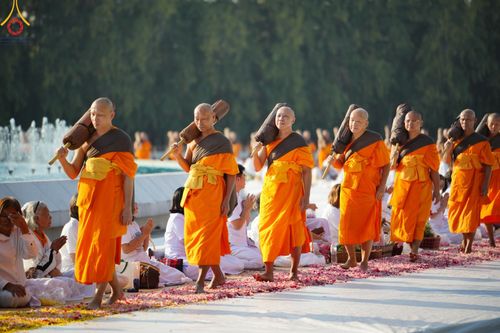 ภาพ No.188449:พิธีต้อนรับพระธรรมยาตรา ในโครงการธรรมยาตรา กตัญญูบูชา มหาปูชนียาจารย์ พระมงคลเทพมุนี(สด จนฺทสโร) พระผู้ปราบมาร อนุสรณ์สถาน 7 แห่ง ปีที่ 13 วันที่ 2 มกราคม พ.ศ. 2568 ณ วัดพระธรรมกาย จ.ปทุมธานี
