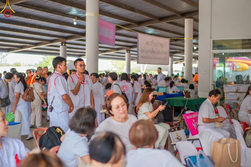 ภาพ No.130030:V.34 เพื่อธรรมเพื่อบางกล่ำ การรับบุญของเจ้าหน้าที่หน่วยงานต่างๆ  เพื่องานธรรมยาตราอัญเชิญพระบรมสารีริกธาตุ ประดิษฐาน ณ มหารัตนเจดีย์สิริปทุมสวรรค์ (เจดีย์อริยพุทธะ 5 พระองค์) ณ ศูนย์ปฏิบัติธรรมภาคใต้ อ.บางกล่ำ จ.สงขลา ระหว่างวันที่ 9-10 มีนาคม พ.ศ. 2567