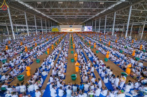 ภาพ No.137194:พิธีตักบาตร และปฏิบัติธรรม ในวันวิสาขบูชา วันพุธที่ 22 พฤษภาคม พ.ศ. 2567 ( วันพระขึ้น15 ค่ำ เดือน 6 ) ณ วัดพระธรรมกาย จ.ปทุมธานี