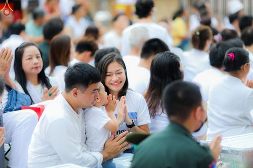 ภาพ No.85924:ตักบาตรพระนานาชาติ 10,000 รูป ใจกลางนครหาดใหญ่ จ.สงขลา วันอาทิตย์ที่ 20 สิงหาคม พ.ศ. 2566