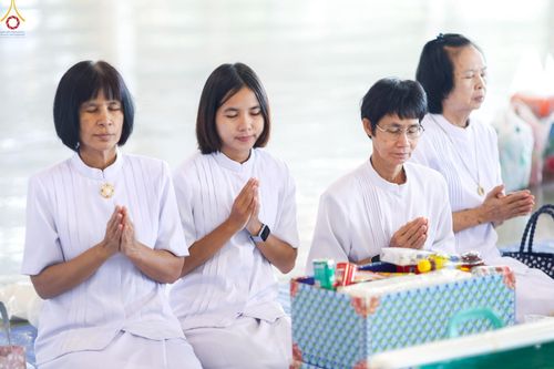 ภาพ No.240424:วันพุธที่ 27 สิงหาคม พ.ศ. 2568 พิธีตักบาตร ในวันธรรมชัย ณ วัดพระธรรมกาย จ.ปทุมธานี