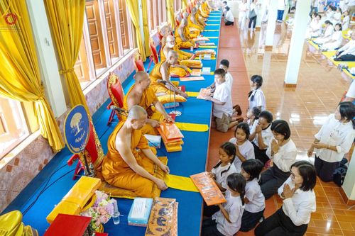 ภาพ No.196854:พิธีทอดผ้าป่าทำนุบำรุงศาสนสถาน ณ วัดโพธิ์เอน ต.บางขุนกอง อ.บางกรวย จ.นนทบุรี ในโครงการธรรมยาตรา กตัญญูบูชา มหาปูชนียาจารย์ พระมงคลเทพมุนี(สด จนฺทสโร) พระผู้ปราบมาร อนุสรณ์สถาน 7 แห่ง ปีที่ 13 วันที่ 17 มกราคม พ.ศ. 2568